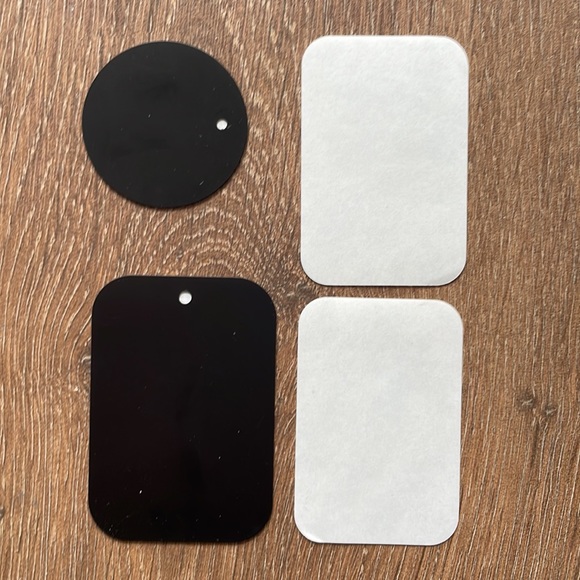 Universal Mobile Phone stand. Fits any size phone. Can sit on table or be worn. - Picture 4 of 4